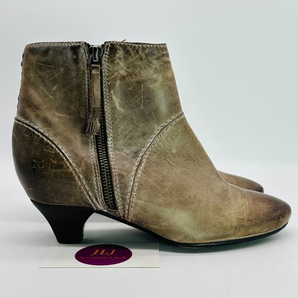Frye Women's Steffi Zip Distressed Taupe Leather Ankle Booties Size 6 - Picture 1 of 11